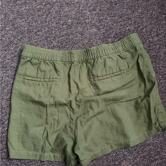 J. Crew Forest Green Women's linen Shorts - Picture 3 of 3